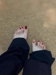 เล็บทาเล็บแบบสวมสีแดง ตาแมว ชุบเงิน ทำมือ ขาว สุดสง่างาม เล็บทาเล็บแบบสวมสำหรับเล็บนิ้วเท้า ตัวอย่างสีสันสดใส