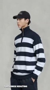 Sweater Rajut Pria Motif Garis Stripe Navy-White dengan Kerah Tinggi dan Resleting Zipper