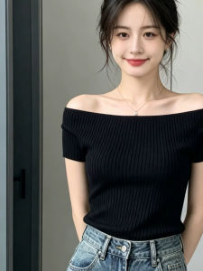 HUOLISI | Slender Fitting Off-Shoulder Knitwear