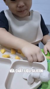 Combo 4 món ăn dặm bát/chén - khay - yếm - muỗng/thìa - ly/cốc silicone cao cấp Miraclebaby có đế hít chống đổ