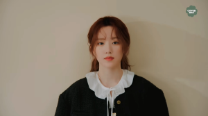 [(G)I-DLE - SHUHUAs Pick] COVERNAT Womens Wool Tweed Half Jacket - 2 Colors