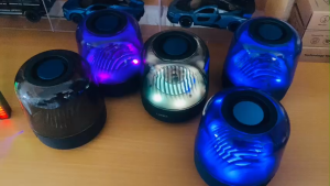 Loa bluetooth có đèn nháy đổi màu theo nhạc -CTG