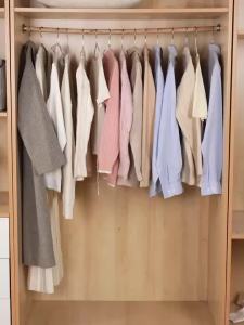 2 Túi Đựng Quần Áo Hút Chân Không Có 5 Móc Treo Dùng Để Cất Giữ Áo Khoác Quần Áo Giúp Sắp Xếp Và Bảo Vệ Đồ Dùng Trong Nhà