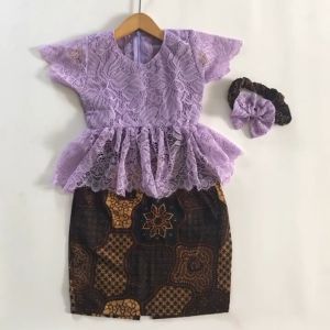 Setelan Kebaya Anak Berbahan Kain Brukat Model Peplum Rok Panjang Warna Ungu
