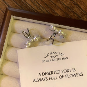 Elegant Pearl Mini-Setting Fashionable Ear Cuff No Piercing Required Stylish Individual Design Alloy/Gold/Silver Plated Jewelry