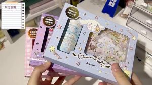 Stiker Sanrio Set Lengkap Pelekat Kartun Comel Kanak Kanak Set Washi Tape Handmade Buku Diari Kreatif Hadiah Budak Perempuan Hobi Pelajar Kids Sanrio Sticker KuromiTape Sticker DIY Adhesive Tap Diary Journal Sticker Book 三丽鸥贴纸胶带礼盒套装学生可爱卡通超萌手帐素材包儿童手帐贴纸A457