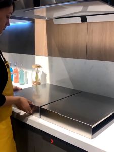 ฝาครอบเตาแก๊ส ฝาครอบเตาไฟฟ้า ครอบเตาแก๊ส ชั้นวางเตาแม่เหล็กไฟฟ้าสแตนเลสฝาครอบป้องกันเตาแก๊ส ฉากกันน้ำมันกระเด็น ชั้นวางของบนเตา ประกอบง่าย