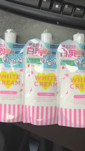 (Mới) Ủ trắng body CC Cream dạng túi (240g) - Nhật Bản