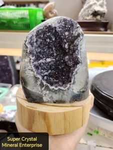 Natural Collection Uruguay Special Rainbow Amethyst Cave Ornament RA37