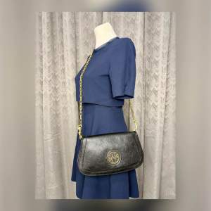 Authentic & Preloved ŤØ.ŘŶ BǓŘČĦ Amanda Chain Clutch Bag (Rank A)