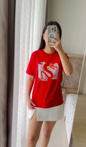 KAOS IMLEK TAHUN NAGA 2024 / BAJU IMLEK TAHUN NAGA TERBARU 2024 / KAOS IMLEK / BAJU SINCIA 2024 / KAOS IMLEK TERBARU 2024/ KAOS IMLEK COUPLE KELUARGA / KAOS IMLEK NAGA / KAOS NAGA / KAOS MERAH IMLEK / KAOS IMLEK DEKAOS SHOP 2890 NAGA MERAH