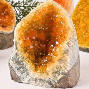 1 ชิ้น คริสตัลควอตซ์ธรรมชาติ - กลุ่มคริสตัลสีเหลืองหายากพร้อมสิ่งแปลกปลอมจากธรรมชาติ ขัดเงาด้วยมือ ชุบด้วยไฟฟ้า ตัวอย่างแร่