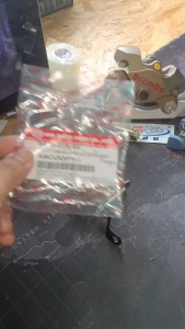 ชุดอุปกรณ์ตั้งไฟหน้า สกูปปี่ไอ/ชุดน็อตอุปกรณ์ตั้งไฟหน้า SCOOPY-i ปี2009 (5ชิ้น) น๊อตตั้งโคมไฟหน้า สกูปปี่ ตัวแรก เกรดศูนย์