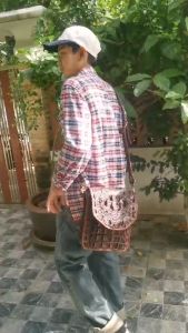 Genuine leather shop selling all kinds of crocodile leather ostrich leather stingray leather 100% genuine