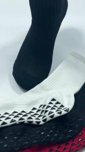4 Pcs Mens Football Socks with Grip Non Slip Anti Slip Athletic Socks with Cushion Pads for Football/Basketball/Hockey