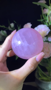 （Six-Pointed Star Rose Quartz）💰✨ Symbolism of the Six-Pointed Star:The six-pointed star symbolizes balance harmony and protection representing the union of heaven and earth.It is often seen as an energetic shield that wards off nega