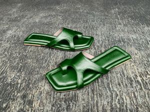 Sandal Flat Wanita Terbaru. Sandal Iuvenes / Sandal Flat / Sandal Cantik / Sandal Premium / Sandal Kekinian / Sandal Wanita / Sandal Murah / Bisa COD