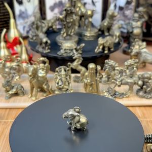 Tượng Nhỏ Phong Thủy Bằng Đồng Kiểu Dáng Hình Chú Voi (Kích Thước: 3.2cm x 3.0cm)