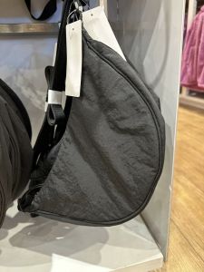 Macaron Colored Dumpling Bag Womens New Fashion Shoulder Crossbody Bag Lightweight Adjustable Popular Nylon Commuter Bag