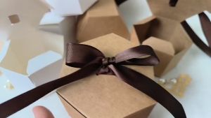 GIFTกล่องของขวัญ กล่องของชำร่วย กล่องขนม กระดาษคราฟท์ พร้อมโบว์