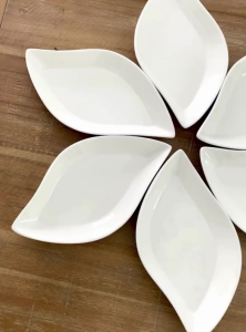 Đĩa decor trang trí hình lá sứ  trắng Ngà Cao Cấp