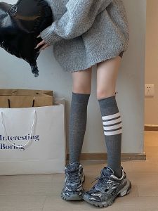 อินเทรนด์ สีเทา ผ้าฝ้าย ถุงเท้าถึงกลางน่อง ถุงเท้า ผู้หญิง เหนือเข่า ลายทาง การสร้างขาลวดลาย ทันสมัย ฤดูใบไม้ผลิ ฤดูร้อน ถุงน่อง
