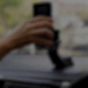 Aksesori Mobil Praktis: Mengenal & Menggunakan Trapo® Gravity Car Phone Holder