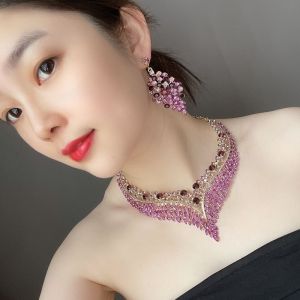 ทันสมัย ชุดสร้อยคอและต่างหูคริสตัลดอกไม้สําหรับผู้หญิงยุโรปที่พูดเกินจริงและ สไตล์อเมริกัน เต็มไปด้วยเพชรกุ้งก้ามกราม ตะขอเกี่ยว