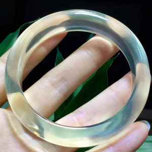 水晶   Pure Natural Yellow Crystal (36.5mm bracelet set) Bracelet 🍃 Unblemished and transparent. Yellow crystal is rich in moisture and often brings unexpected wealth to its owner 💰. It is an excellent choice for attracting and gathering wealth.