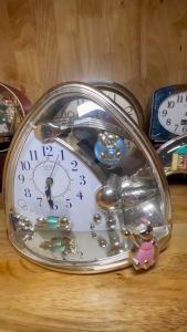 Đồng hồ để bàn sinh động lúc lắc Citizen IK6248