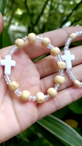 Chuỗi Tràng hạt mân côi dâu tằm đeo tay cho bé màu vàng nhạt quà tặng công giáo