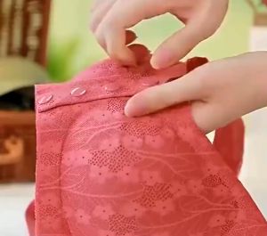 [LOCAL STOCK] 40-90KG Womens Ice Silk Bras Plus Size Front Button Underwear Thin Wireless Lace Lingerie Age-Free Vest