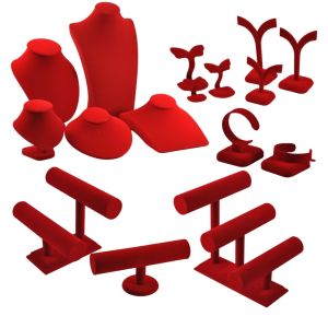 ดิสเพลย์สีแดงโชว์เครื่องประดับ แหวน สร้อย ต่างหู กำไล วัสดุกำมะหยี่หลากหลายจัดโชว์ถ่ายรูป หน้าร้าน