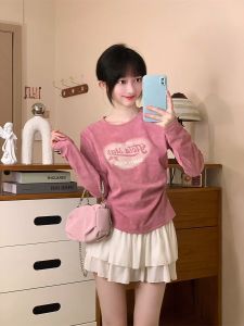 เสื้อยืดคอกลมแขนยาวลายหัวใจผูกโบว์ผีเสื้อสไตล์เกาหลีสำหรับผู้หญิง เสื้อเชิ้ตกระชับสัดส่วน แขนยาว ทรงเข้ารูป ผ้าฝ้าย