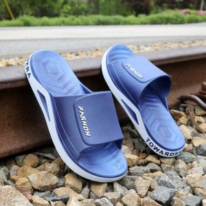 Casual Anti-Slip Plastic Slippers Mens Slip-On Summer Sandals Comfortable Home Slippers Trendy Flat Bottom PVC Sole Slippers