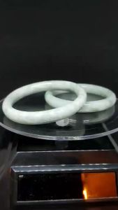 保证正品品相完美非常精美天然緬甸老坑冰糯種小孩玉手镯一对（兩个一起卖）（宽0.6cm*外径5cm*内径4cm *15 Gram)适合小孩手掌宽度53mm或以下）Very Beautiful An Ori.Natural Green Jade Bangle For Kids One Pair (mean that selling 2pcs together)