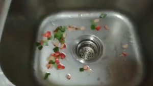 Saringan Wastafel Cuci Piring Sink Lubang Air Filter Sampah Bak Cuci Piring Dapur Stainless Anti Karat