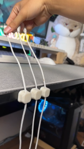 Kẹp Dây Điện Khoá Treo Dây Sạc Điện Thoại Dán Tường Cố Định Giữ Bảo Vệ Từ Tính Quản Lý Cáp Sạc Gọn Gàng Để Bàn - 849