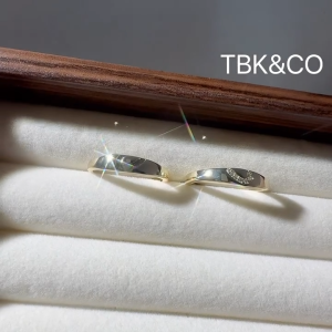 TBK Couple Ring 18K Gold Jewelry Collection Accessories For Men And Women 273R