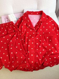 ชุดนอนผู้หญิงผ้าไหมนมแขนยาวลายการ์ตูน ชุดอยู่บ้าน ชุดนอนฤดูใบไม้ผลิและฤดูใบไม้ร่วง สีแดง ปีมังกร หัวใจ วันคริสต์มาส