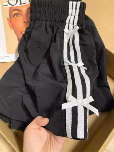 กางเกงขาสั้นลายทางผูกโบว์สีดำสำหรับผู้หญิง กางเกงขายาวทรงเอลำลองสำหรับใส่ไปทำงานในฤดูร้อน กางเกงขายาวทรงเอเอวสูง กางเกงขายาวทรงเอ