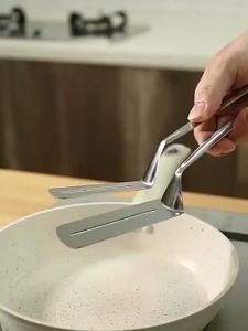 DiyHomeIpoh 1pc Stainless Steel Steak Clamps BBQ Clip Double Sided Spatula Tong Food Fried Fish Fry Frying Bread Meat Shovel Kitchen Cooking Flipping Kitchen Utensil Pengapit Stik Ikan Goreng Daging Dapur Masak Memasak 牛排夹