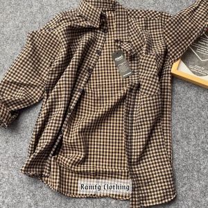 Kemeja flanel lengan panjang Mbano catur coklat kecil