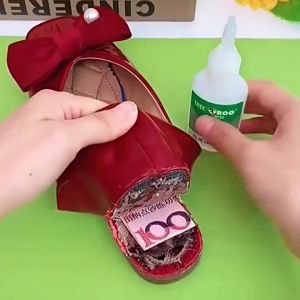 Original Tree Frog Oily Glue: A Universal Adhesive Solution