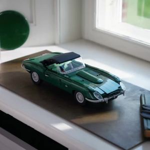 LEGO Icons 11381 Jaguar E-Type (1673 Pieces)