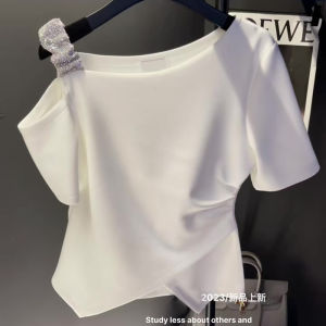 เสื้อยืดแขนสั้นผู้หญิงสีขาว ทรงเข้ารูป เสื้อคอกลม แขนสั้น ทรงเข้ารูป ฤดูร้อน 2023 เสื้อผ้าทำงานสไตล์เกาหลี เสื้อผ้าทำงานสุดเก๋