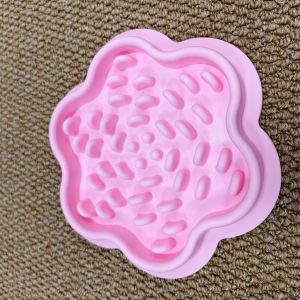 Pet cat and dog gluttony bowl dog slow food cat and dog bowl edible silicone bowl slow food mat anti-knock over neck plate