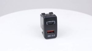 Bộ Chuyển Đổi Ổ Cắm Sạc Xe Hơi USB Kép 12V-24V Có Màn Hình Hiển Thị Điện Áp Phụ Kiện Sạc Nhanh Tự Động Cho Toyota 40x22mm