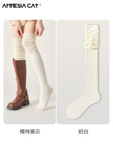 ถุงเท้าผู้หญิงคอตตอนสีขาวยาวถึงเข่า ถุงเท้าฤดูใบไม้ร่วงและฤดูหนาว ถุงเท้ากระชับส้นเท้าสีพื้น ถุงเท้ายาวถึงข้อเท้าสำหรับใส่กันหนาว