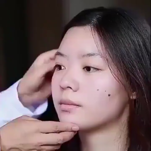 Brightening Facial Serum BPOM Serum Pencerah Pemutih Penghilang Flek Hitam Membandel Serum Siang Malam Glowing Serum Mencerahkan Dark Spot Pemutih Meratakan Warna Kulit Tumpas Komedo Mengecilkan pori-pori Anti Kerut Anti Penuaan 20ML